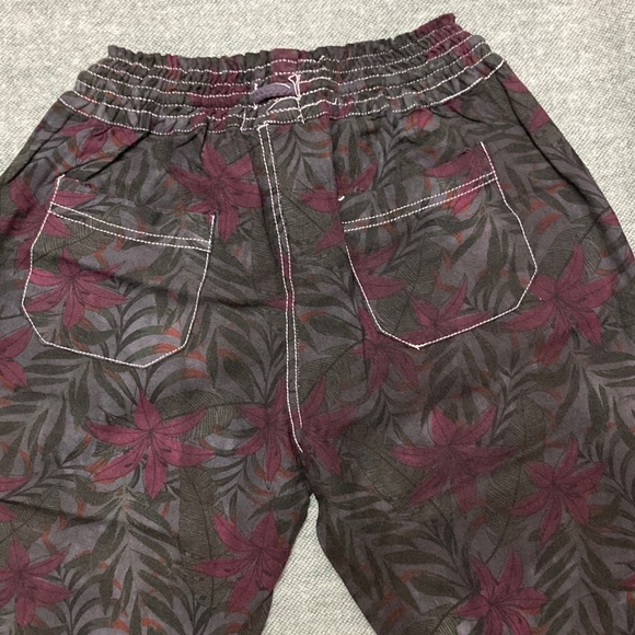 Floral Patterned Pants - Picture 4 of 6